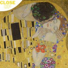 Cargar imagen en el visor de la galería, &quot;El Beso&quot; Rompecabezas de Madera: Obra de Gustav Klimt